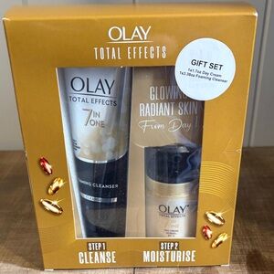 OLAY Total Effects 7-in-1 Skincare Set - Gold and Black
